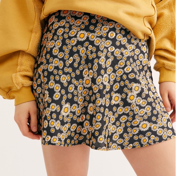 Free People Phoebe Daisy Floral Black Mini Skirt - Picture 2 of 6